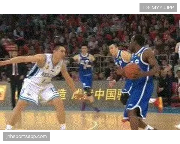 新手必看：如何正确区分阻挡犯规和带球撞人的判罚依据