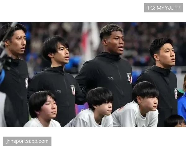 日本队备战世界杯遭遇防线伤病隐患,近期热身赛暴露阵容稳定性问题 日本队备战世界杯遭遇防线伤病隐患,近期热身赛暴露阵容稳定性问题